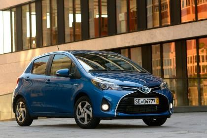 1. Toyota Yaris Hybrid đang được bán tại thị trường Anh với giá 16.295 bảng (555 triệu đồng). Ngoài ra, khách hàng sẽ không phải trả thêm bất cứ khoản nào liên quan đến thuế.