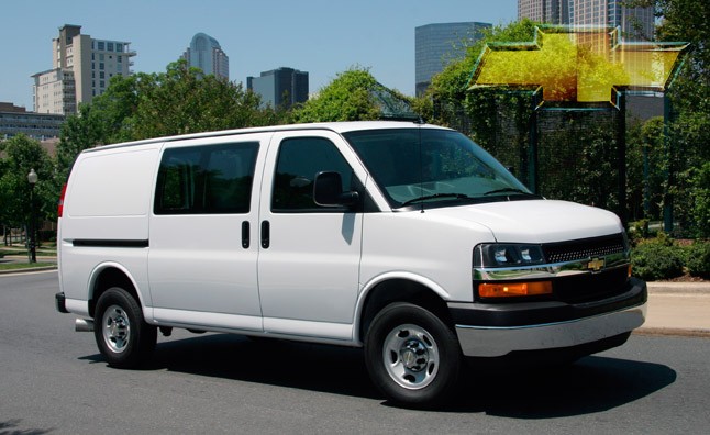 Chevrolet Express: Đây là mẫu xe tải cỡ lớn được chế tạo theo cấu trúc khá cũ kĩ, giống như những chiếc xe của những năm 1990 lỗi thời. Không chỉ có vậy, không gian nội thất đơn điệu cùng lượng nhiên liệu tiêu thụ kém hiệu quả đã góp phần đưa mẫu xe này vào danh sách đen của khách hàng.