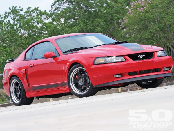 Ford Mustang Mach 1 Coupe 2003 (dưới 200 triệu đồng): Xe không chỉ có ngoại hình bắt mắt mà còn có công suất đáng nể. Với động cơ 4.6 lít DOHC V8, Mach 1 2003 cho công suất 305 mã lực và có khả năng tăng tốc 0- 96 km/h trong vòng 5,3 giây. Mẫu xe này mang lại cho bạn nhiều điều đặc biệt bất ngờ hơn so với mức giá thực của nó.