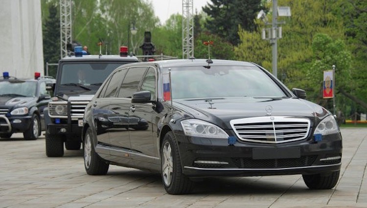 Tổng thống Nga Putin đang sử dụng một chiếc  Mercedes S600 Pullman Guard, với mức chống đạn cao nhất B7. Người Nga cũng đang thiết kế riêng một mẫu xe mới dành cho Tổng thống.