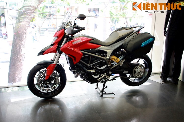 Đóng vai trò là "cầu nối giữa 2 dòng xe dành cho đô thị và việt dã của Ducati, Hyperstrada sở hữu thiết kế đột phá, ấn tượng.