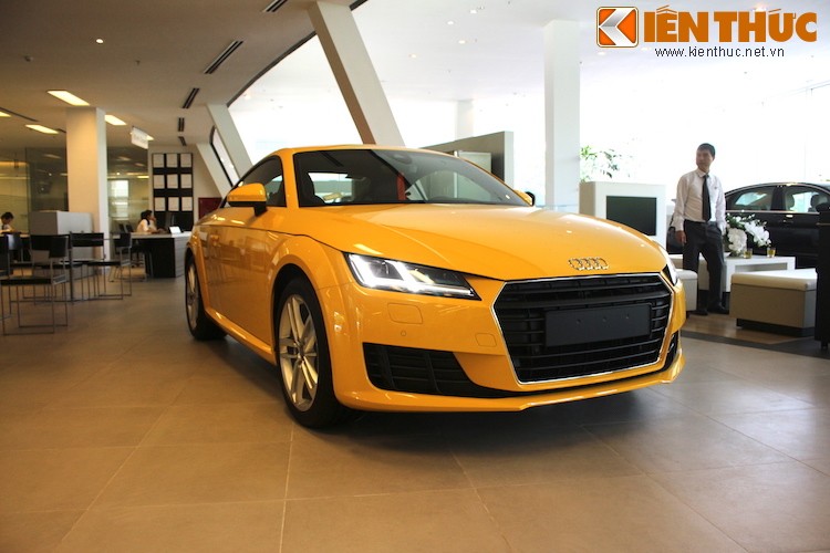 Thay vì kiểu dáng bầu bĩnh như 2 thế hệ trước,  Audi TT mới được thiết kế với nhiều đường nét sắc sảo hơn, đem tới vẻ năng động, thể thao hơn cho chiếc xe.