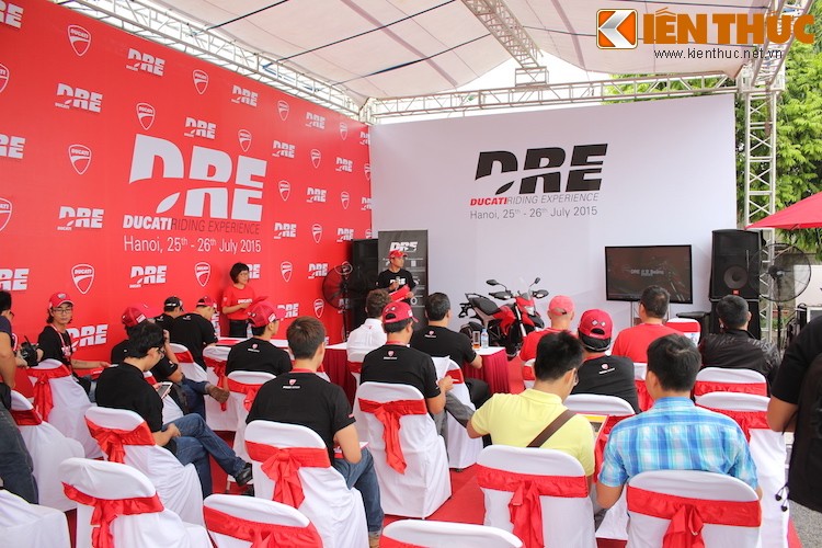 Là lần đầu tiên được tổ chức tại Việt Nam,  khóa huấn luyện Ducati Riding Experience 2015(DRE) trung cấp đã diễn ra trong 2 ngày 25 và 26/7/2015 tại trường dạy lái xe Đình Xuyên - Hà Nội.