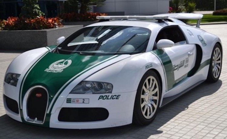 Bugatti Veyron là chiếc  siêu xe tiền tỷ ấn tượng nhất trong đội siêu xe của cảnh sát Dubai. Nó được xem là mẫu xe nhanh nhất Thế giới trong thời gian dài và cũng là một trong những siêu xe đắt nhất Thế giới.