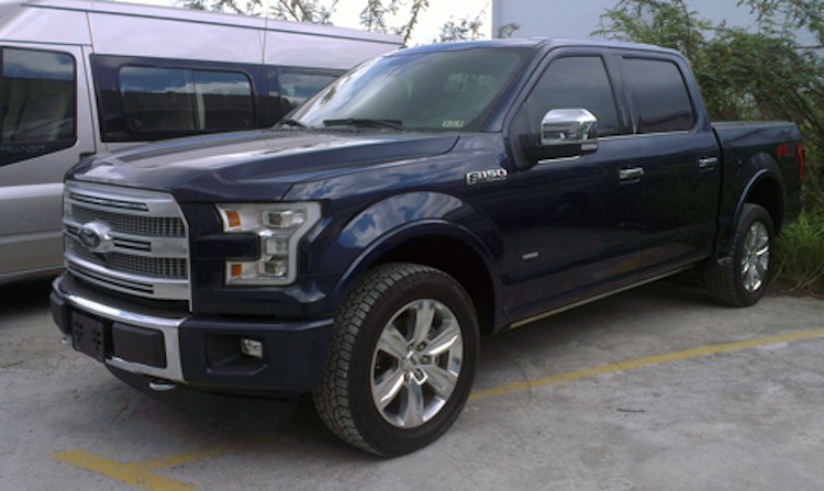  Siêu bán tải “khủng” Ford F150 2015 đầu tiên ở Sài Gòn, đồng thời là thứ 2 tại Việt Nam thuộc phiên bản SuperCrew FX-4 Platinum, là một trong những dòng xe bán chạy nhất của Ford tại Mỹ.