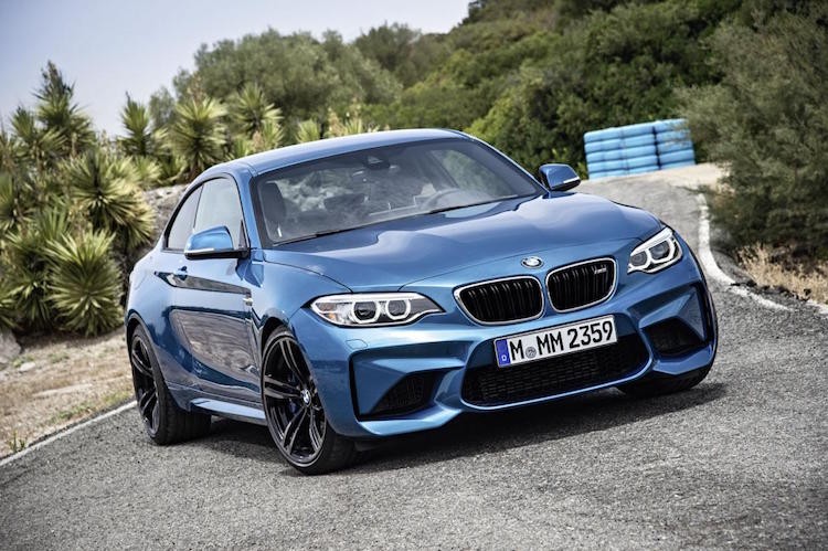 Mẫu xe thể thao  BMW M2 mới được phát triển dựa trên dòng coupe 2 Series, vốn được tách ra từ dòng 1 Series. Chính vì vậy, có thể coi M2 là thế hệ kế tiếp của 1 Series Coupe trước đây.