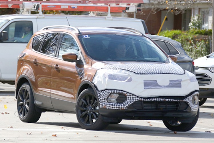 Có thân xe giống như phiên bản hiện nay, nhưng mẫu crossover  Ford Escape 2017 dự đoán sẽ có phần đầu được thiết kế lại, với lưới tản nhiện hình lục giác mang phong cách giống chiếc Focus mới.