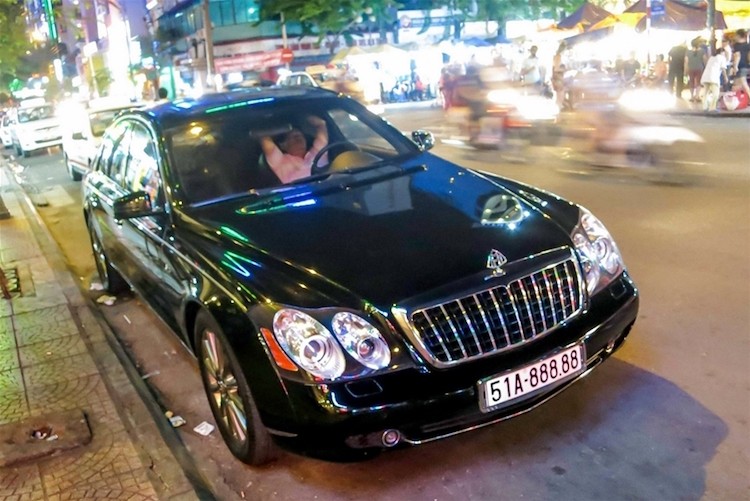 Chiếc  xe siêu sang Maybach 57S này từng một thời khiến những người chơi xe Việt xôn xao khi xuất hiện lần đầu tại Hải Phòng vào khoảng năm 2013.