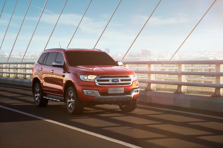 Theo Ford Việt Nam công bố, mức giá dành cho 3 phiên bản Trend AT 2.2L 4x2, Titanium AT 2,2L 4x2 và Titanium AT 3.2L 4x4 của  Ford Everest 2016 lần lượt là 1,249; 1,329 và 1,629 tỷ đồng.