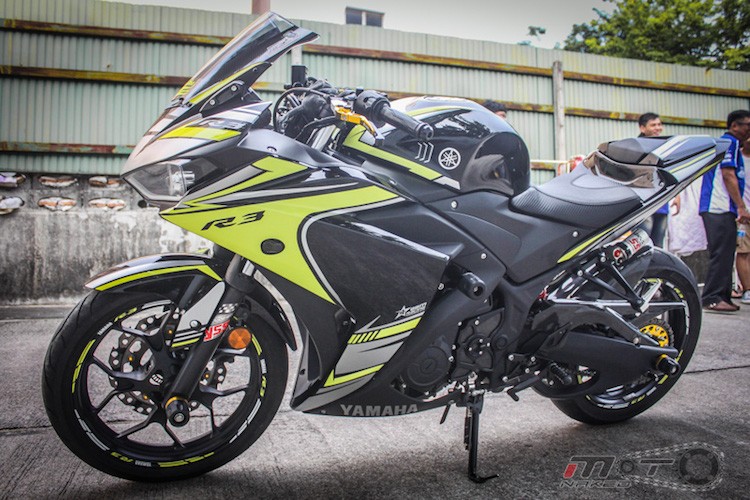 Vốn đã có bề ngoài thể thao, chiếc  sportbike Yamaha R3 càng trở nên ấn tượng hơn khi "qua tay" của xưởng độ Big Bike Mania tại Thái nhờ một loạt những "đồ chơi" độc đáo.