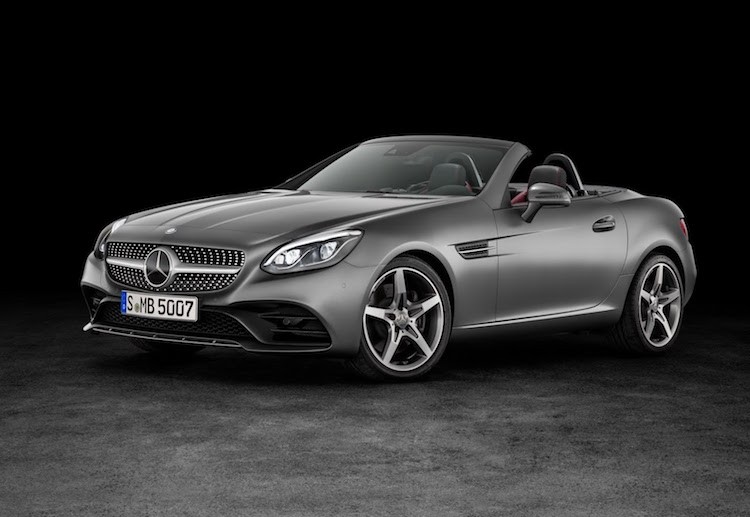 Trên  Mercedes SLC mới, Mercedes-Benz đã thiết kế lại cản trước của xe với thiết kế mềm mại và hiện đại hơn, tương tự như những dòng xe mới của hãng trong những năm qua. Bên cạnh đó, đèn pha cũng đã được nâng cấp với hệ thống chiếu sáng LED thông minh.