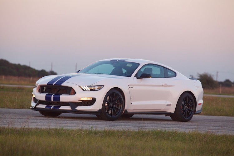 Ở dạng nguyên bản,  Mustang Shelby GT350R vốn đã là một trong những chiếc Mustang có khả năng vận hành mạnh mẽ trong lịch sử nhờ động cơ V8 nạp khí tự nhiên 5.2l mạnh hơn 500 mã lực.