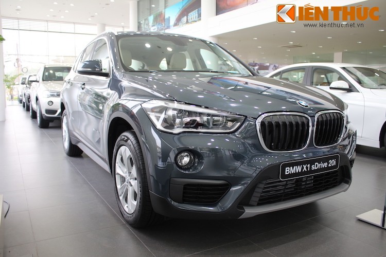  BMW X1 sDrive 20i là mẫu compact crossover có "tuổi đời" còn khá "trẻ", khi thế hệ đầu tiên của chiếc xe mới chỉ xuất hiện lần đầu vào năm 2009. Vào tháng 9 vừa qua tại triển lãm Frankfurt, BMW đã công bố X1 thế hệ mới được thiết kế lại hoàn toàn.