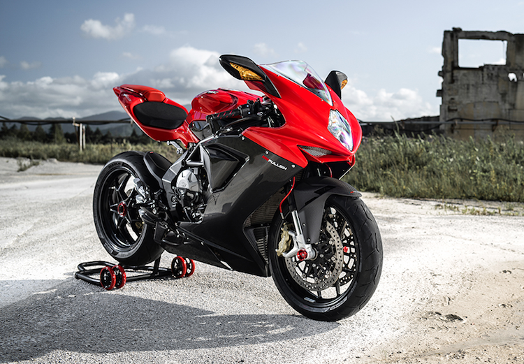 Trong dòng sản phẩm của hãng xe môtô Ý MV Agusta, F3 là mẫu sportbike mạnh thứ nhì, chỉ đứng sau dòng F4.  siêu môtô MV Agusta F3 được coi là đối thủ của Ducati 899/959 Panigale.