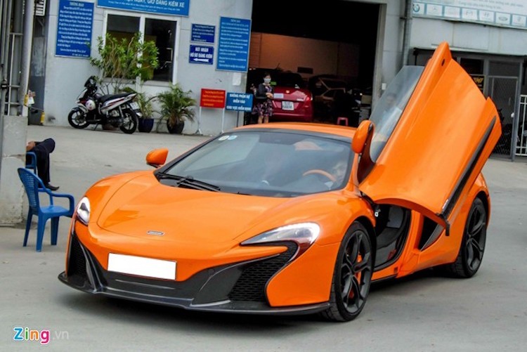 Được biết chiếc  siêu xe McLaren 650S Spider này thuộc sở hữu của một thành viên trong câu lạc bộ chơi siêu xe Vietnam Team. Đây là chiếc McLaren đầu tiên được cấp biển số tại Việt Nam.