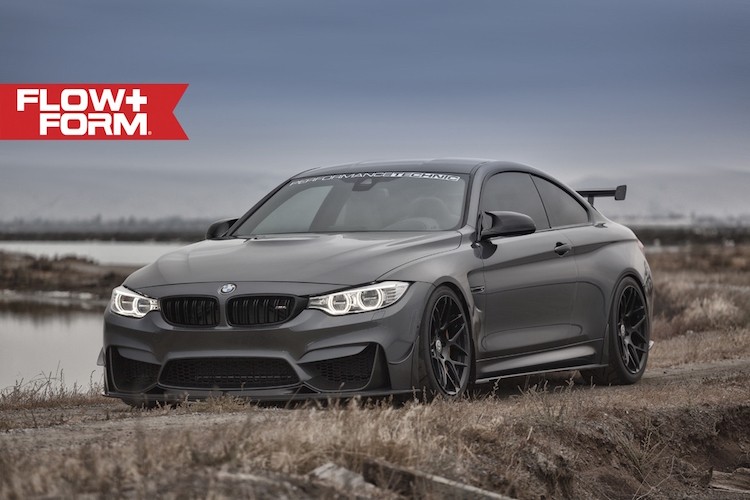 Trước đây,  BMW M4 Coupe vốn là một phiên bản của dòng M3. Tuy nhiên do BMW đã tách phiên bản coupe của 3 Series ra thành 4 Series nên với thế hệ mới nhất F82, M4 đã lần đầu tiên xuất hiện.