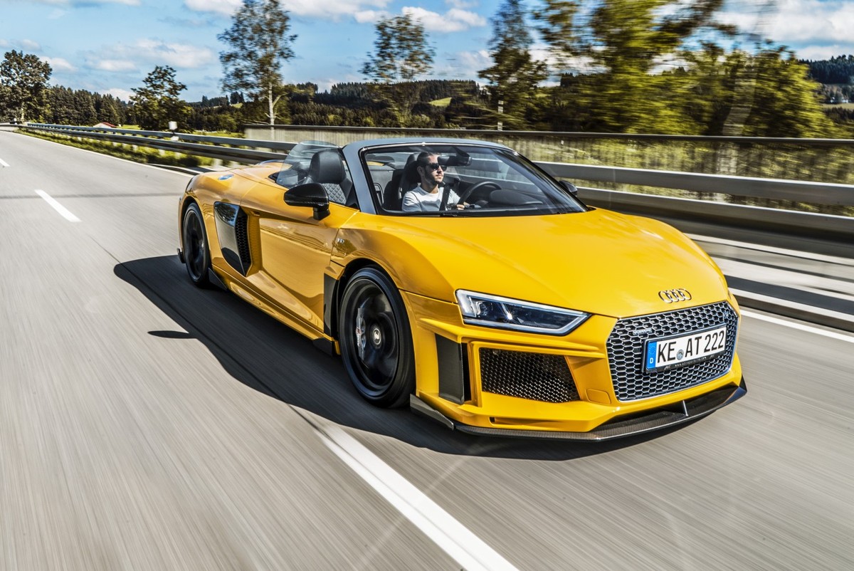 Hãng độ xe danh tiếng ABT, Đức đã thực hiện gói độ mới cho hai chiếc  siêu xe Audi R8 Spyder thế hệ hiện tại với tên gọi “Street" và "Race”.