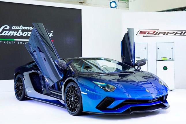 Nhân kỉ niệm 50 năm ngày hãng siêu xe Lamborghini có mặt tại Nhật Bản, hãng đã giới thiệu 5 chiếc  siêu xe Aventador S Roadsters phiên bản đặc biệt dành riêng cho thị trường này.