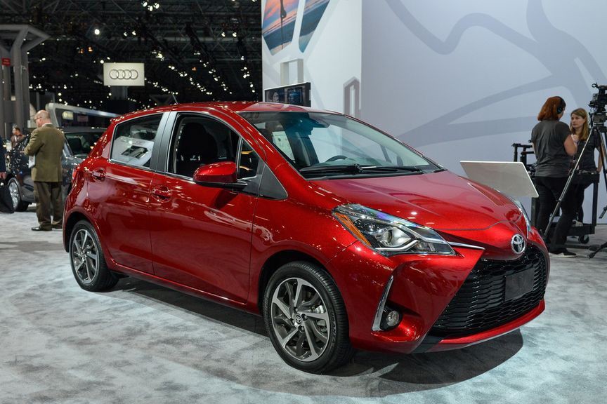 Mẫu xe cỡ nhỏ giá rẻ  Toyota Yaris 2018 mới từng được trình làng tại New York Auto Show 2017, mới đây mẫu xe này tiếp tục được hãng xe Nhật Bản mang tới trưng bày tại Triển lãm ôtô quốc tế Dubai năm 2017.