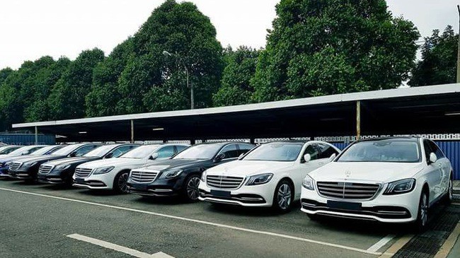 Mới đây, thông tin về các phiên bản cũng như giá bán chi tiết của mẫu xe  ôtô Mercedes-Benz S-Class 2018 đã được tiết lộ. Cụ thể, danh mục S-Class 2018 cho thị trường Việt Nam sẽ có 5 phiên bản cấu hình, 3 lựa chọn động cơ đi kèm giá bán từ 4,2 – 14,5 tỷ đồng