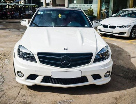 Chiếc  xe Mercedes C63 AMG đời 2009 được chủ nhân ở Sài Gòn rao bán với giá 1,252 tỷ. Theo thông tin từ vị chủ nhân này, chiếc xe đã lăn bánh được hơn 60.000km.