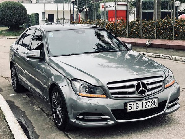 Theo thông tin từ chủ nhân rao bán, chiếc  xe sang Mercedes-Benz C250 này được sản xuất năm 2011 thuộc phiên bản nâng cấp năm 2012. Với mức giá 695 triệu cho chiếc xe này được xem là khá phù hợp khi xe có tuổi đời 6-7 năm như vậy.