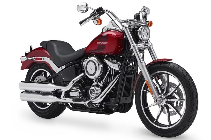 Hãng xe máy Harley-Davidson tiếp tục ra mắt hai mô hình mới trong dòng xe Softail 2018 -  Harley-Davidson Softail Deluxe và Harley-Davidson Softail Low-Rider với giá bán từ 454 triệu đồng.