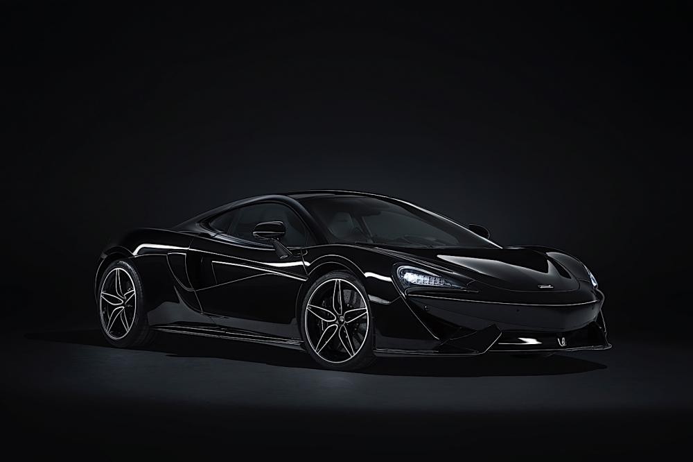 Phiên bản giới hạn chỉ đúng 100 chiếc  siêu xe McLaren 570GT được tung ra thị trường gây thu hút với ngoại thất màu đen bóng bao trùm từ đầu đến chân từ trong ra ngoài. Chính vì thế nó được gọi với cái tên khác đó là siêu phẩm "Bóng đêm" huyền bí.