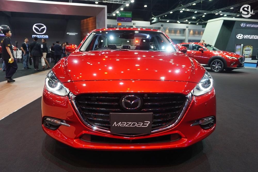 Mẫu xe  Mazda3 phiên bản 2018 tại thị trường Thái Lan dao động từ 857.000 - 1.149.000 Baht (tương đương 626 - 839 triệu đồng). Mức giá này tăng nhẹ so với phiên bản cũ trước đó ở Thái Lan.