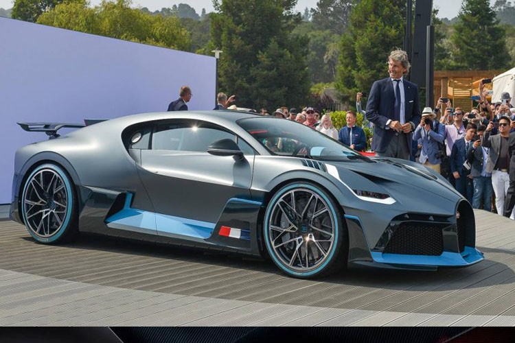  Siêu xe Bugatti Divo cuối cùng cũng được trình làng trước sự chờ đợi của giới chơi xe đắt tiền. Tuy nhiên, ra mắt lần này mẫu siêu xe này chỉ sản xuất giới hạn với 40 chiếc duy nhất có giá khủng lên đến 5,8 triệu USD (khoảng hơn 135 tỷ đồng).