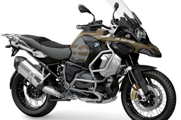 BMW Motorrad vừa chính thức giới thiệu đến triển lãm EICMA 2018 chiếc xe adventure đầu bảng - mẫu  xe BMW R 1250 GS Adventure hoàn toàn mới với hàng loạt nâng cấp về trang bị và động cơ lớn hơn đi kèm công nghệ mới nhằm cạnh tranh trưc tiếp với Ducati Multistrada 1260.