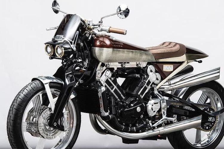  Siêu môtô Brough Superior SS100 Anniversary "hàng thửa", vừa được ra mắt tại triển lãm EICMA 2018. Đây là mẫu xe được làm, nhân dịp kỷ niệm sinh nhật 100 năm của hãng môtô cao cấp Brough Superior.