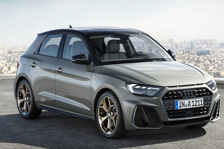 Tại thị trường Anh quốc, mẫu  xe sang giá rẻ Audi A1 sportback 5 cửa này sẽ có 3 phiên bản gồm: SE, Sport và S Line với giá bán lần lượt là 23.710 USD, 25.590 USD và 27.700 USD. Mức giá của A1 2019 tại Anh rẻ hơn so với giá tại thị trường Bắc Mỹ (bản cơ sở có giá 24.500 USD).