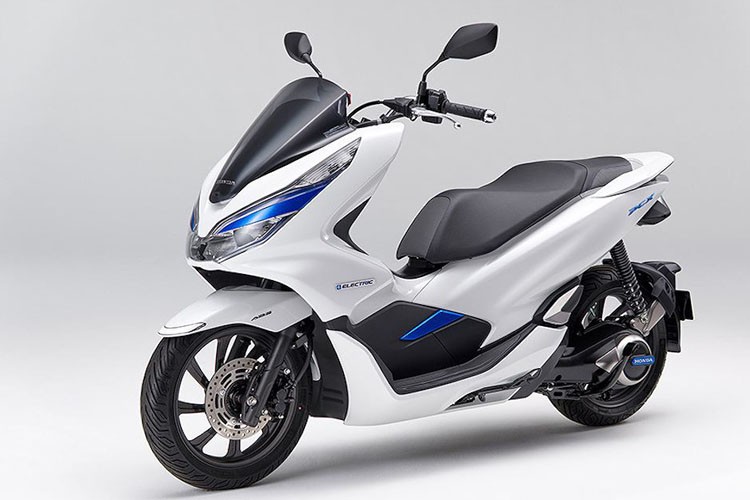 Mức  giá xe ga điện Honda PCX đắt hơn gấp đôi so với các phiên bản sử dụng động cơ xăng. Đáng chú ý, mẫu tay ga PCX Hybrid 2019 vừa được ra mắt tại Đông Nam Á với mức giá từ 3.220 USD (khoảng 74,9 triệu).