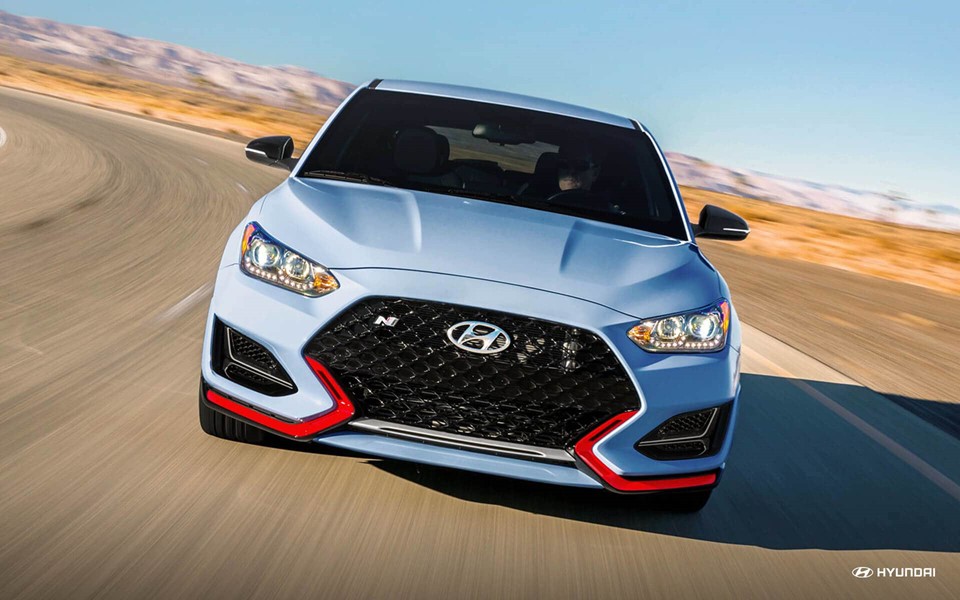 Ngoài mức  giá xe Hyundai Veloster N từ 27.785 USD (khoảng 645,7 triệu đồng) tại thị trường Mỹ, trang CarsDirect còn đưa ra gói cho thuê trong 3 năm. Khách hàng chỉ cần đặt cọc số tiền 2.299 USD (khoảng 53,4 triệu) khi ký hợp đồng và thanh toán 429 USD (khoảng 10 triệu) mỗi tháng sau đó. Gói này dành cho nhưng ai không đủ tiền mua hẳn xe.