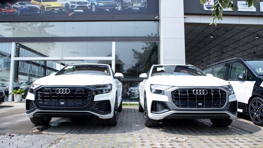 Theo thông tin rò rỉ, lô xe  SUV hạng sang Audi Q8 này được nhập khẩu thông qua một doanh nghiệp tư nhân với giá bán khoảng 4,5 tỷ đồng cho bản cao cấp nhất tại thị trường Campuchia. Mức giá này được đánh giá là tương đương với giá bán tại Thái Lan. Trong khi đó, ở Việt Nam phải đợi đến cuối quý II năm 2019 mẫu xe này mới về nước.