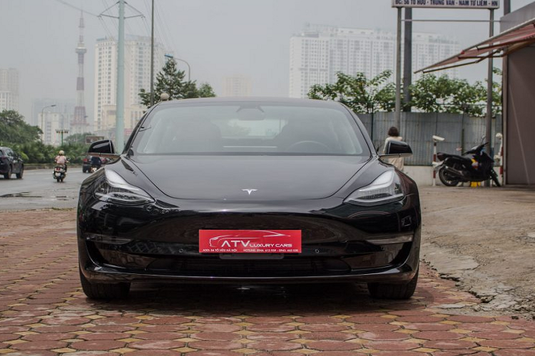  Xe ôtô điện Tesla – Một thương hiệu đến từ Mỹ thuộc sở hữu của tỷ phú Elon Musk đang là một trong những nhà sản xuất đi đầu trong lĩnh vực xe điện. Thương hiệu này đã và đang đem tới thị trường những chiếc xe điện với kiểu dáng thiết kế hiện đại cùng những công nghệ mới thông minh.