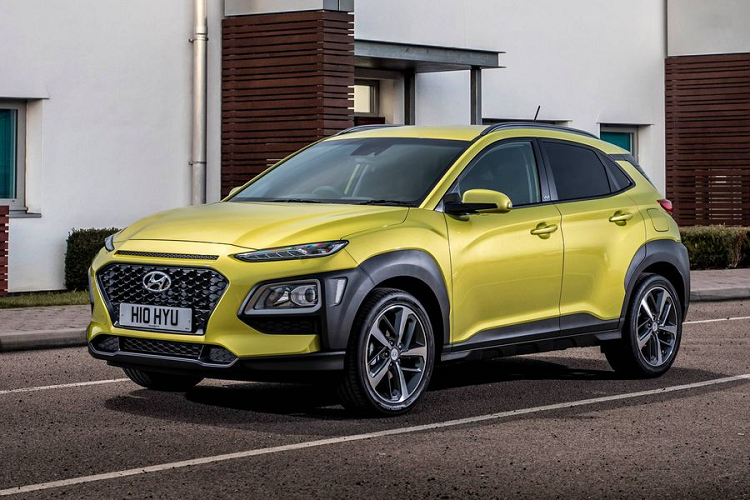 Giống như các mẫu Play khác,  Hyundai Kona Play mới đi theo công thức: kết hợp cấu hình trang bị cao với giá bán thấp hơn. Vì vậy, những chiếc Kona Play chính xác là một phiên bản nhiều tính năng hơn của Kona SE.