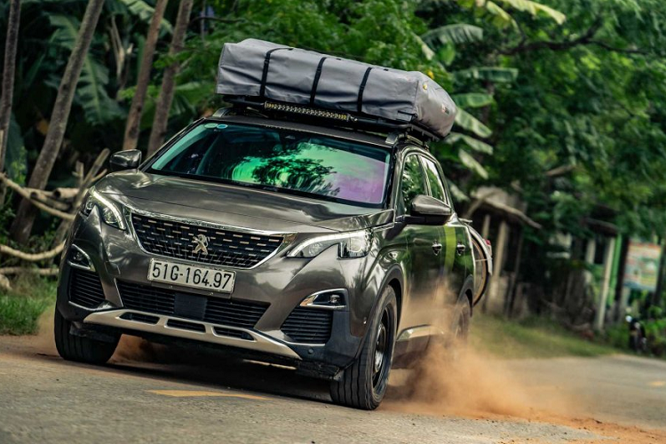 Được biết, chiếc  xe ôtô Peugeot 3008 “One-off” đặc biệt này được nâng cấp tại Vulcan4x4 để thực hiện chuyến hành trình khám phá con đường Hồ Chí Minh nổi tiếng tại cung phía bắc bởi tạp chí ôtô danh tiếng Top Gear (Anh Quốc).