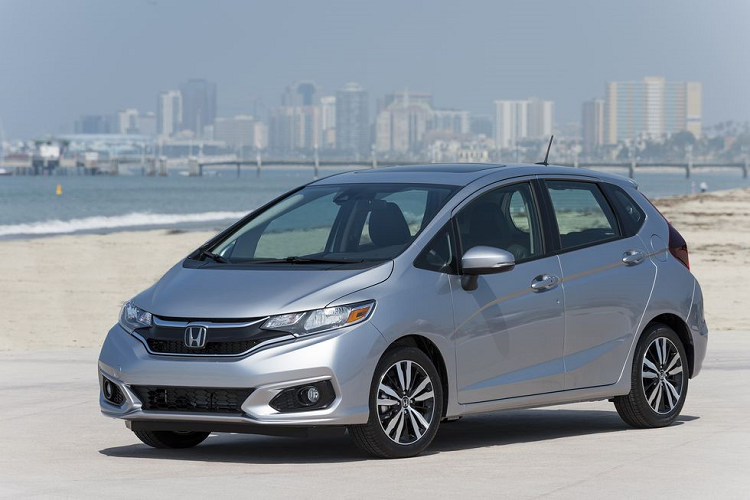 Mẫu  xe ôtô giá rẻ Honda Fit 2019 – 17.120 USD. Độ tin cậy cao, tính năng tương đối, không gian hàng ghế sau rộng rãi, cốp rộng hơn xe cùng phân khúc, mẫu hatchback 5 cửa của Toyota vẫn được xem là lựa chọn phù hợp nhờ giá rẻ, ngốn ít nhiên liệu.