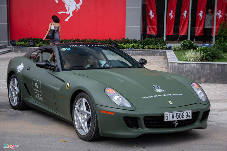  Siêu xe Ferrari 599 GTB thuộc sở hữu của ông Đặng Lê Nguyên Vũ vẫn là chiếc độc nhất Việt Nam. Mẫu xe này được nhập về Hà Nội vào tháng 8/2009 và gây xôn xao giới chơi xe lúc bấy giờ. Tuy nhiên không lâu sau, siêu xe này dính tai nạn nghiêm trọng và biến mất một thời gian dài. Sau nhiều lần tu bổ, chiếc xe giờ đây có màu sơn ngoại thất xanh quân đội.