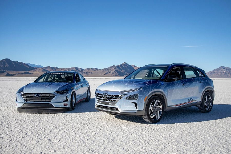 Hai chiếc  xe Hyundai Nexo và Sonata Hybrid concept được lái bởi kỹ sư hệ truyền động cao cấp Dean Schlingmann và đã nhận được rất nhiều sửa đổi đáng chú ý. Trong đó, Nexo đã nỗ lực giành được kỷ lục tốc độ mặt đất trong lĩnh vực xe dùng pin nhiên liệu hydro, với thành tích 170,848 km/h.