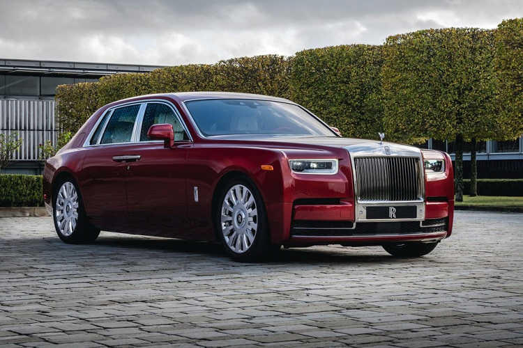 Mới đây, Rolls-Royce đã chính thức công bố phiên bản đặc biệt của mẫu  xe siêu sang Rolls-Royce Phantom thế hệ thứ 8 với tên gọi The Red Phantom.