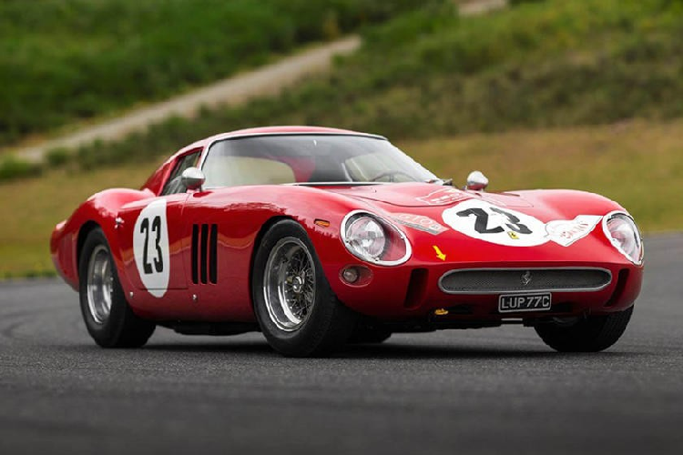 Dẫn đầu  top siêu xe cổ đắt nhất là Ferrari 250 GTO, mã số 3413GT, đã được bán vào cuối tháng 8 năm 2018 với cái giá lên tới 48.405.000 USD. Sự bán đấu giá đó đã diễn ra ở Monterey, California, Mỹ và thực hiện khiến cả thế giới phải rớt hàm kinh ngạc. Nó đã được bán bởi Greg Whitten, một cựu giám đốc Microsoft đã mua xe trong năm 2000. 