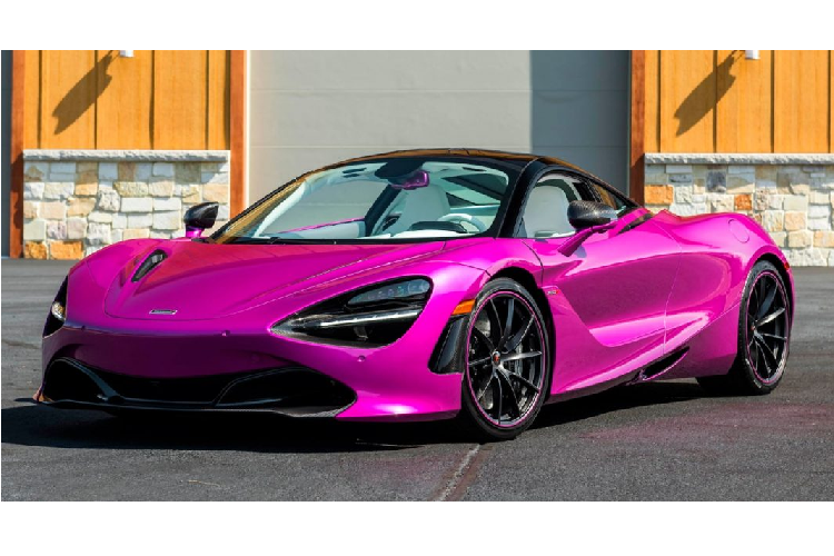 Bắt đầu với chiếc McLaren 720S mang trên mình màu hồng Fux Fuchsia bắt mắt. Màu sơn này nguyên gốc được Rolls-Royce phát triển dưới dạng một màu sắc độc quyền cho ông vua ngành chăn đệm. Sau đó chính bộ phận cá nhân hóa của McLaren (MSO) đã nghiên cứu và phát triển lại mã màu tương tự cho chiếc 720S của nhà  sưu tập xe Michael Fux.