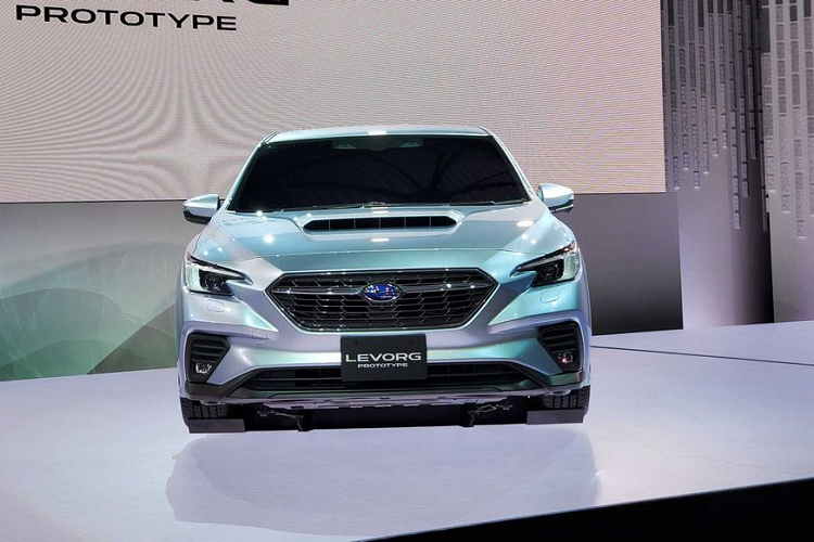 Mới đây, nguyên mẫu của mẫu  xe thể thao Subaru Levorg đã bất ngờ xuất hiện với logo STI Sport và rất có thể sẽ đi kèm với một bộ kit ngoại thất dữ dằn và hầm hố hơn.