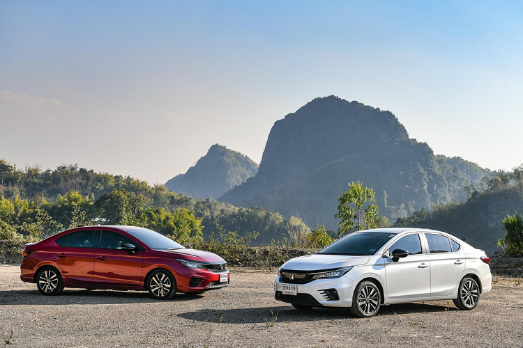  Honda City 2020 mới ra mắt từ cuối năm 2019 đã thu hút được nhiều sự quan tâm của người dùng. Đây được xem là màn lột xác ngoạn mục của mẫu sedan hạng B. Đối thủ đáng gờm nhất hiện nay của mẫu xe này là Nissan Almera 2020 cũng ra mắt cùng thời điểm.