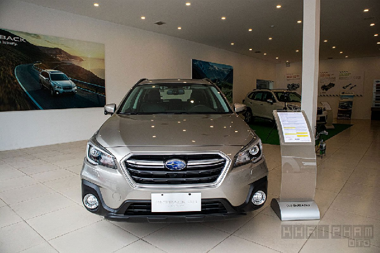 Subaru Outback - mẫu ôtô vẫn còn khá xa là đối với người tiêu dùng Việt trong phân khúc SUV hạng sang cỡ nhỏ khi những cái tên Mercedes-Benz GLC, BMW X1, Lexus NX... quá nổi bật bởi thương hiệu và cũng có thiết kế ấn tượng hơn. Tuy nhiên,  Subaru Outback 2020 mới cũng có những lợi thế riêng để cạnh tranh với những đối thủ sừng sỏ trên, có thể kể đến mức giá rẻ và những công nghệ an toàn dẫn đầu phân khúc.