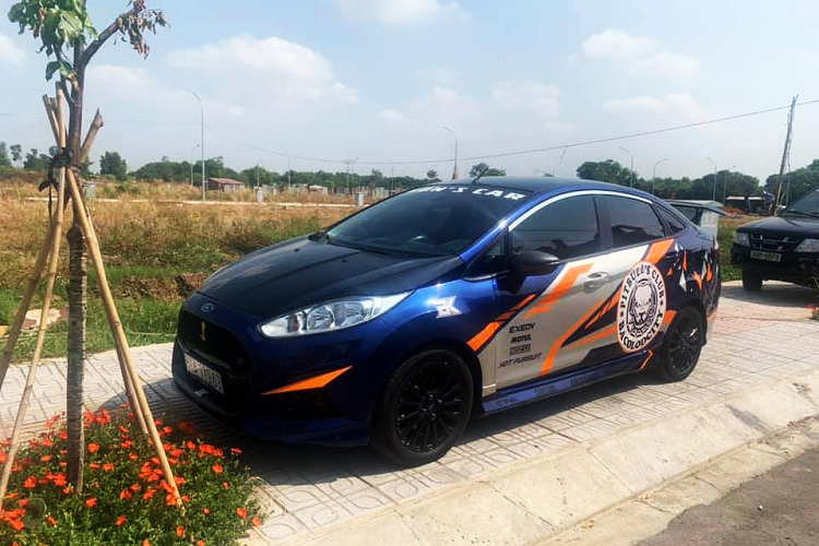 Mẫu xe  Ford Fiesta tại Việt Nam hiện tại đã ngừng phân phối, nhưng khách hàng vẫn có thể mua được những mẫu xe ôtô cũ được rao bán trên thị trường với mức giá khá rẻ.