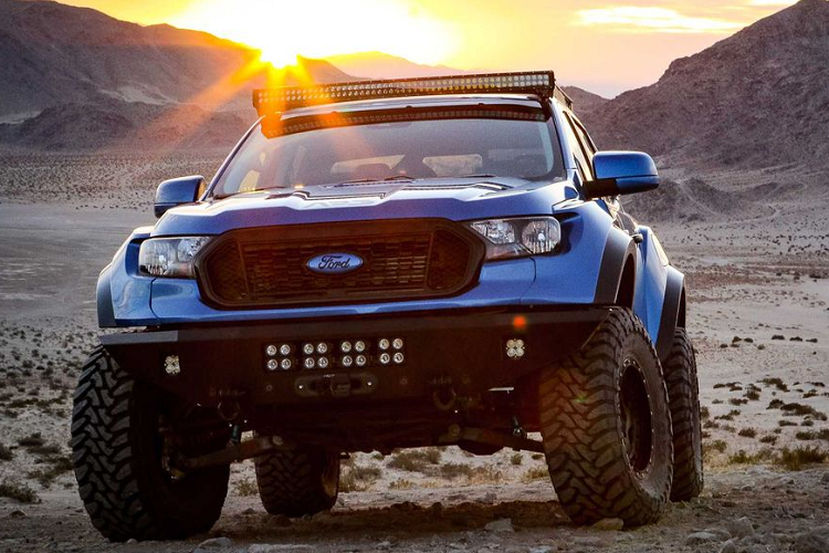 Với tên gọi ‘Prorunner’, chiếc  bán tải Ford Ranger này đã được trang bị gói độ đến từ Automotive Performance Group (APG), với nhiều phụ kiện Off-road chuyên dụng.